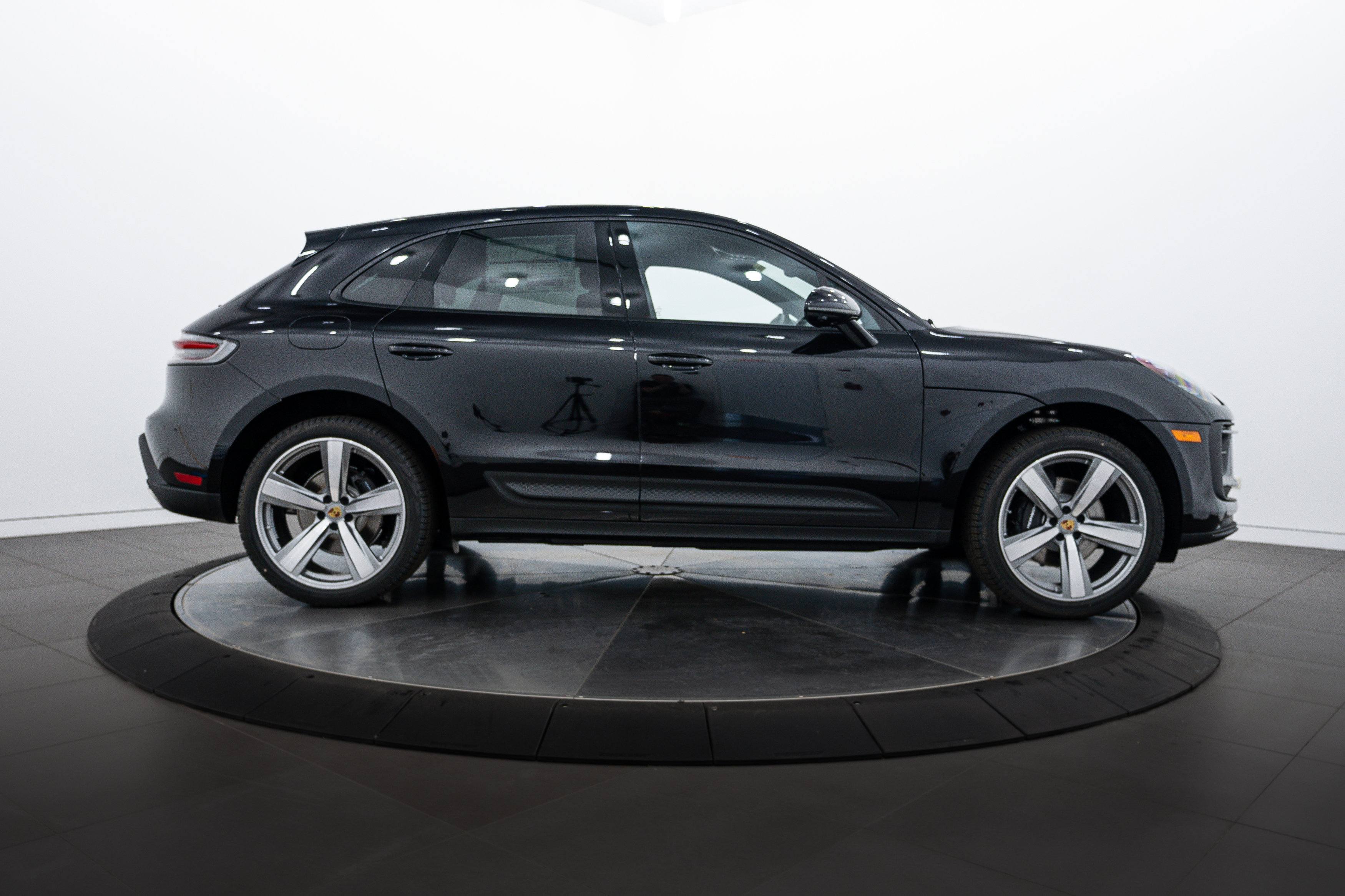 New 2025 Porsche Macan image 8