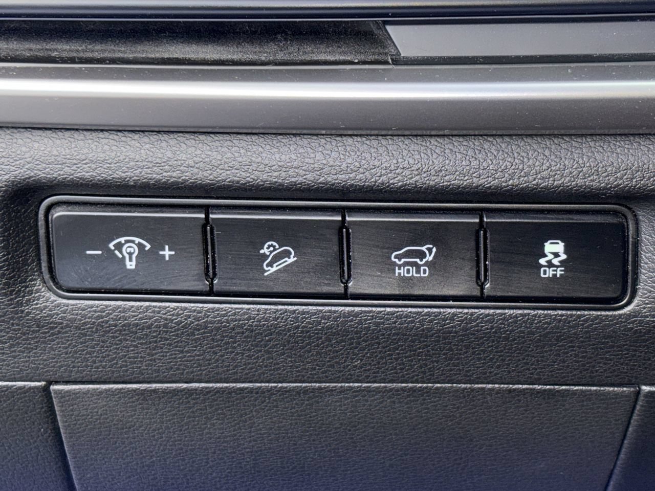 Used 2024 Kia Telluride EX w/ EX Captain's Chair Package FWD image 15