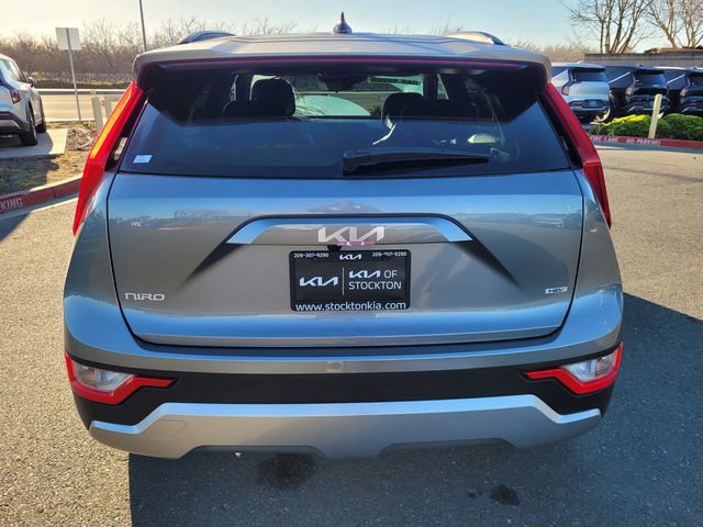 Used 2025 Kia Niro LX image 5