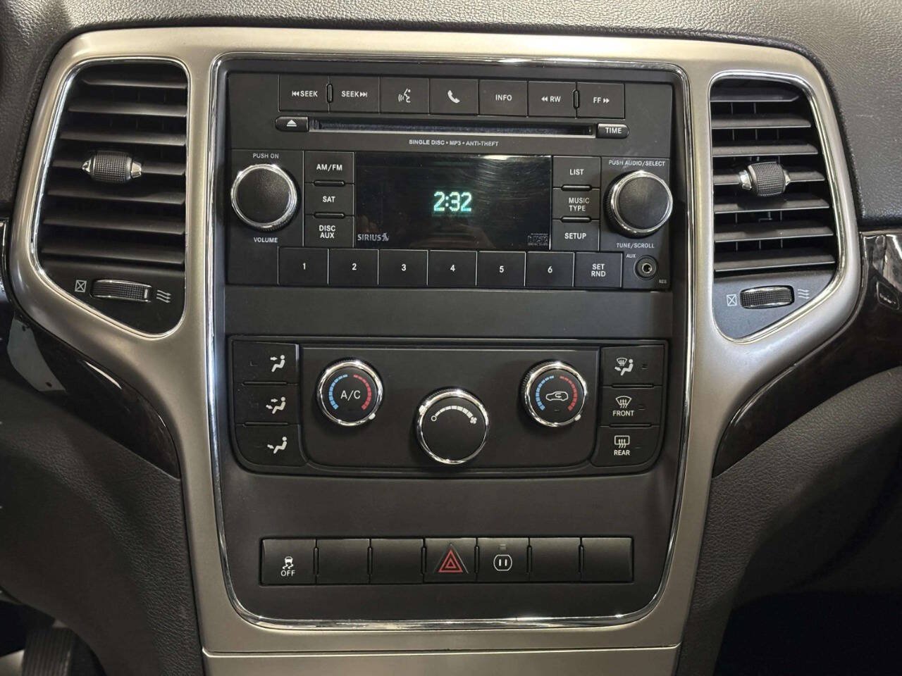 Used 2012 Jeep Grand Cherokee Laredo w/ Laredo E Group AWD/4WD image 28