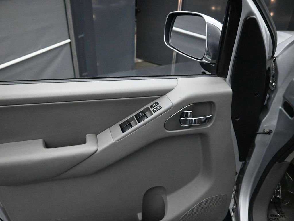 Used 2014 Nissan Frontier SL w/ SL Moonroof Package image 24