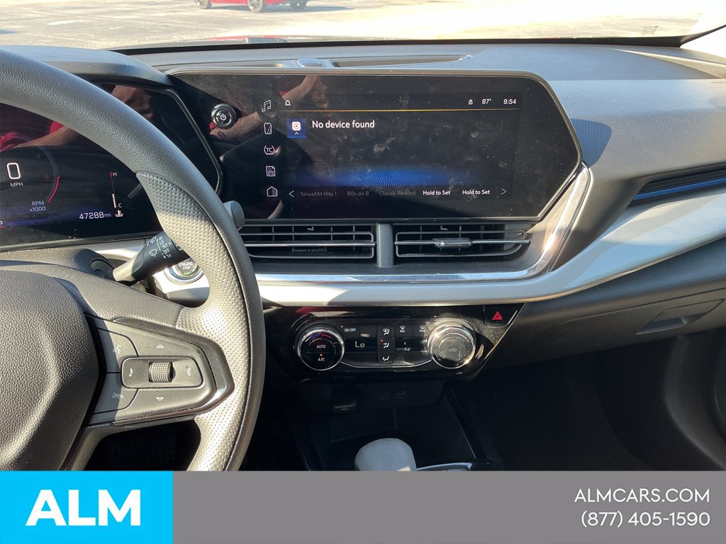 Used 2025 Chevrolet Trax LT FWD image 11