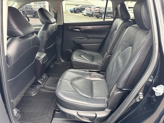 Used 2023 Toyota Highlander Platinum image 17