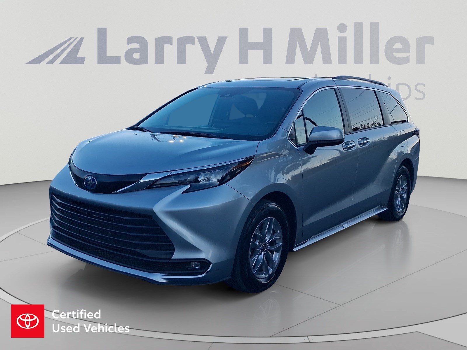 Used 2025 Toyota Sienna XLE