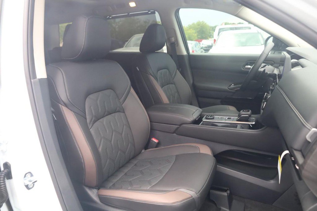 New 2026 Nissan Pathfinder Platinum AWD/4WD image 22