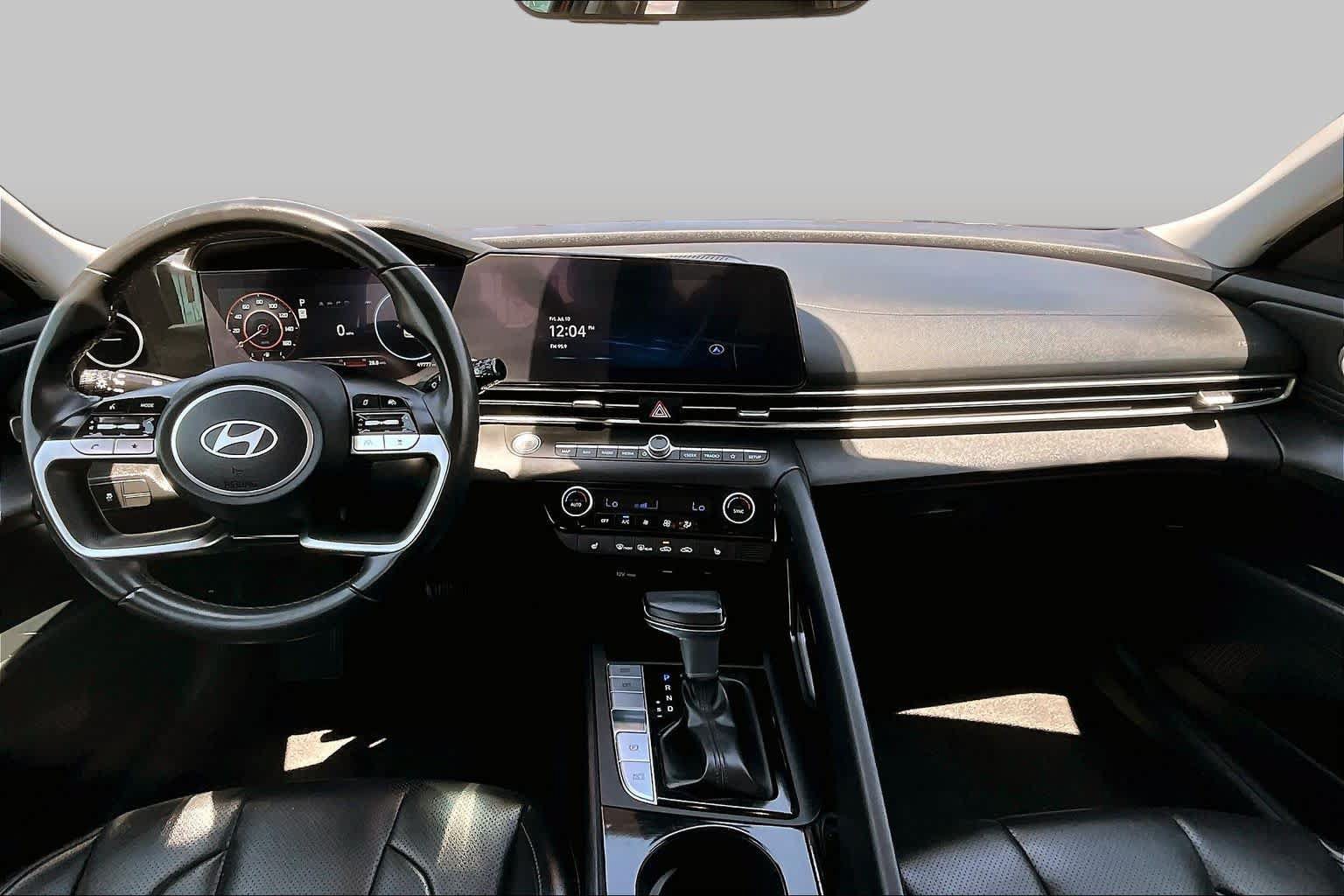 Used 2025 Hyundai Elantra Limited FWD image 15