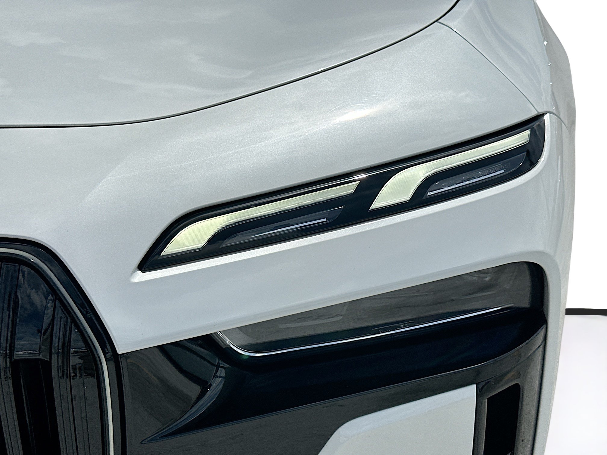 Certified 2025 BMW 740i w/ Premium Package RWD image 32