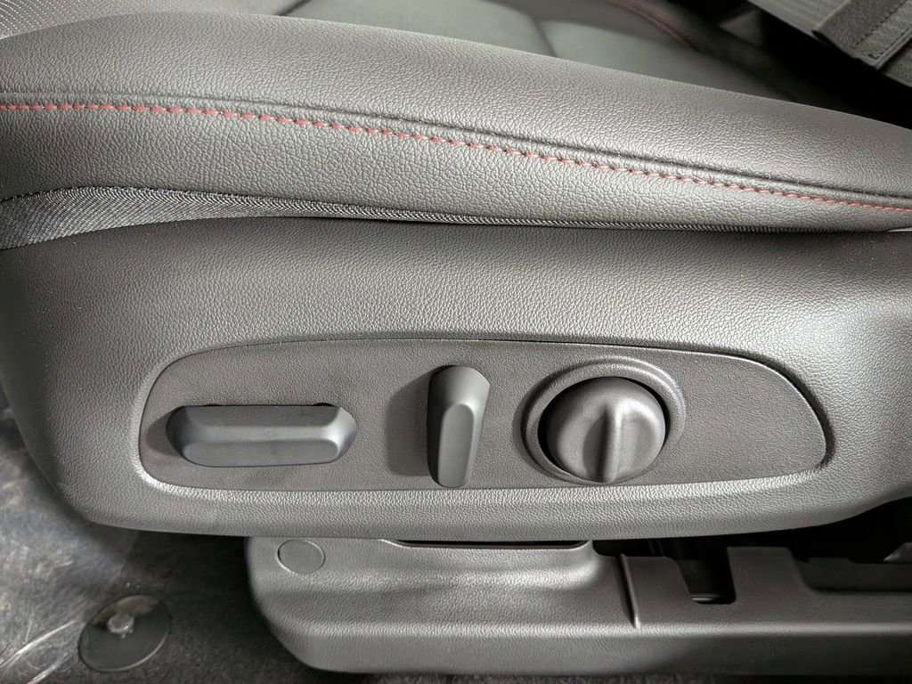 New 2026 Chevrolet Trax RS w/ Sunroof Package image 17