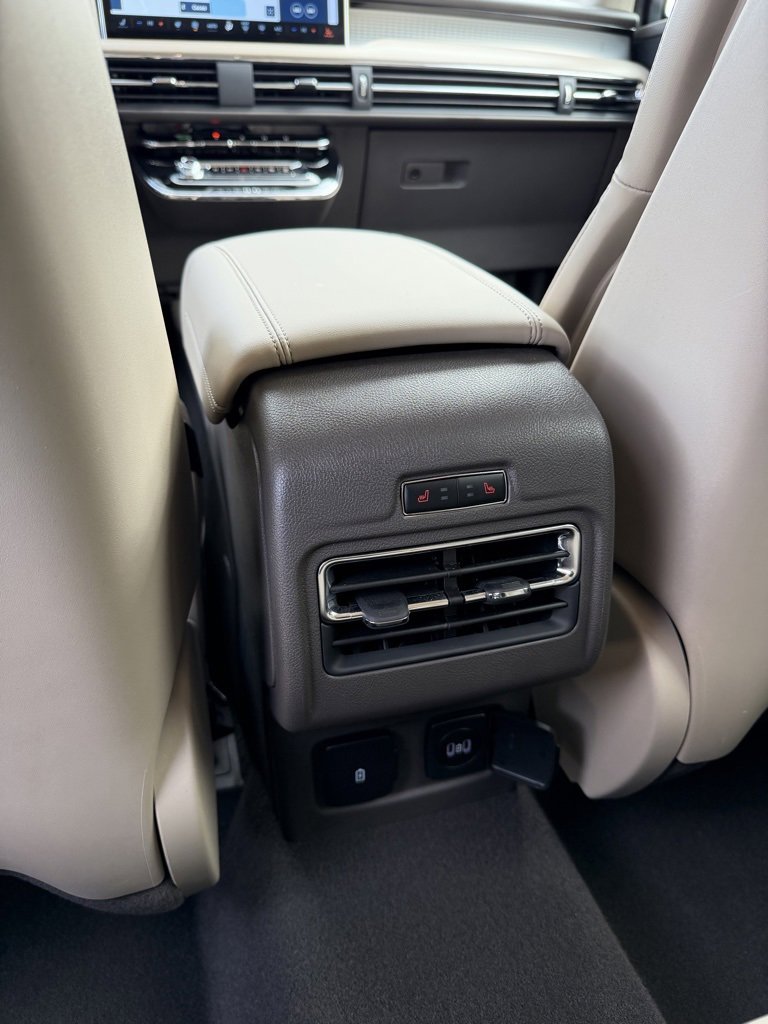 Used 2024 Lincoln Corsair FWD w/ Equipment Group 102A image 27