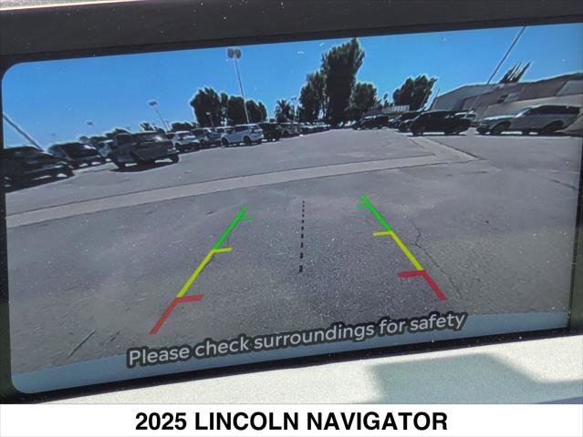 Used 2025 Lincoln Navigator Reserve w/ Jet Appearance Package image 16