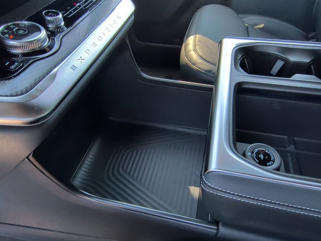 New 2026 Ford Expedition Platinum w/ Stealth Appearance Package image 35