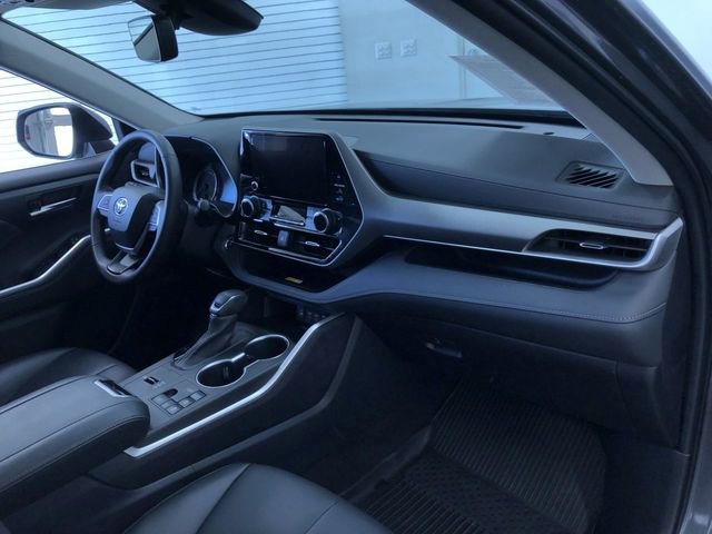Used 2023 Toyota Highlander XLE image 24