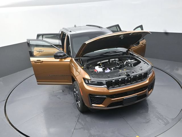 New 2026 Jeep Grand Cherokee Summit w/ Obsidian Package AWD/4WD image 36