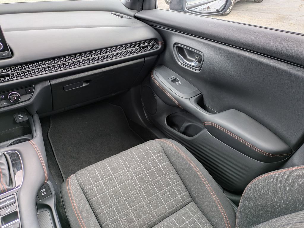 Used 2025 Honda HR-V Sport image 18