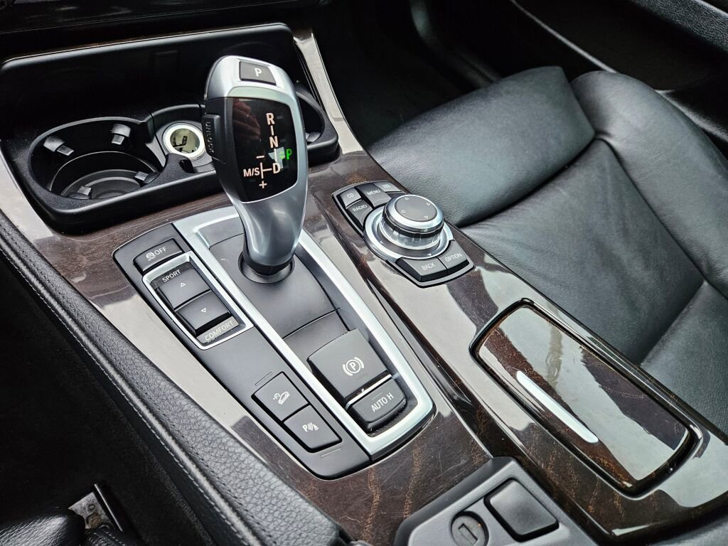 Used 2012 BMW 550i xDrive Sedan image 13