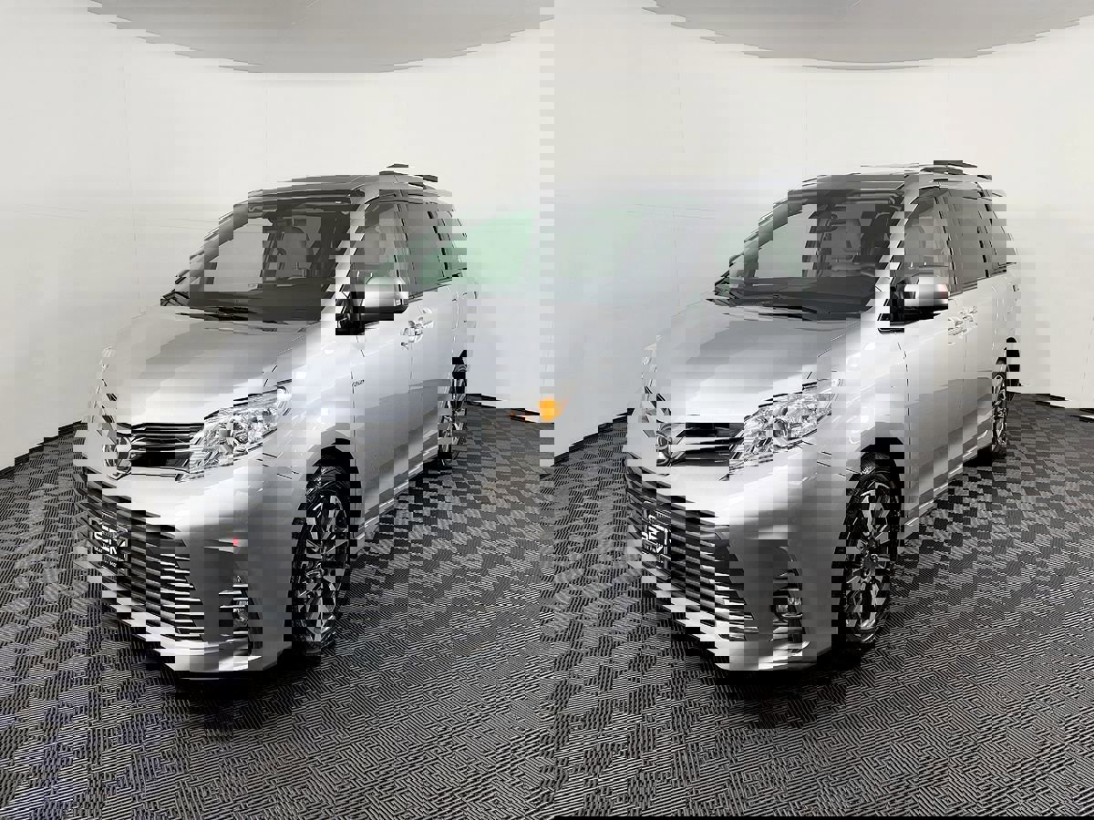 Used 2018 Toyota Sienna XLE w/ XLE Navigation Package AWD/4WD image 2