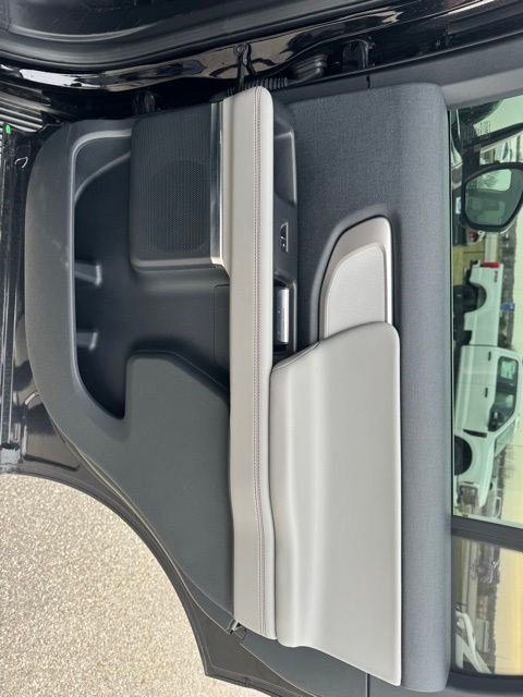 Used 2025 Ford Expedition Active image 38