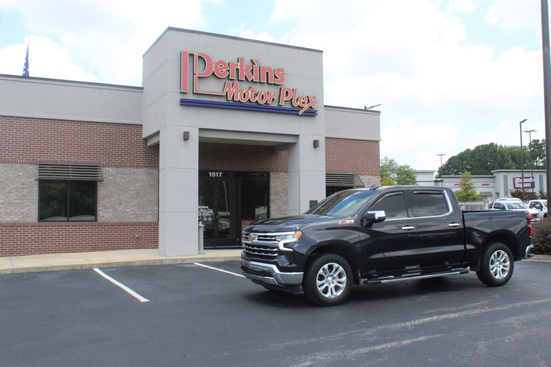 Used 2022 Chevrolet Silverado 1500 LTZ AWD/4WD image 11