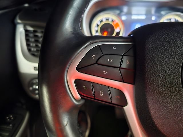 Used 2018 Jeep Cherokee Overland w/ Technology Group AWD/4WD image 25