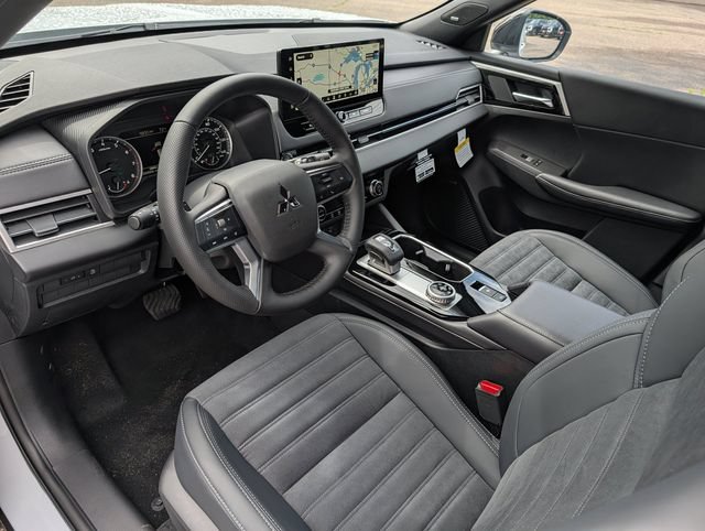 New 2026 Mitsubishi Outlander LE AWD/4WD image 4