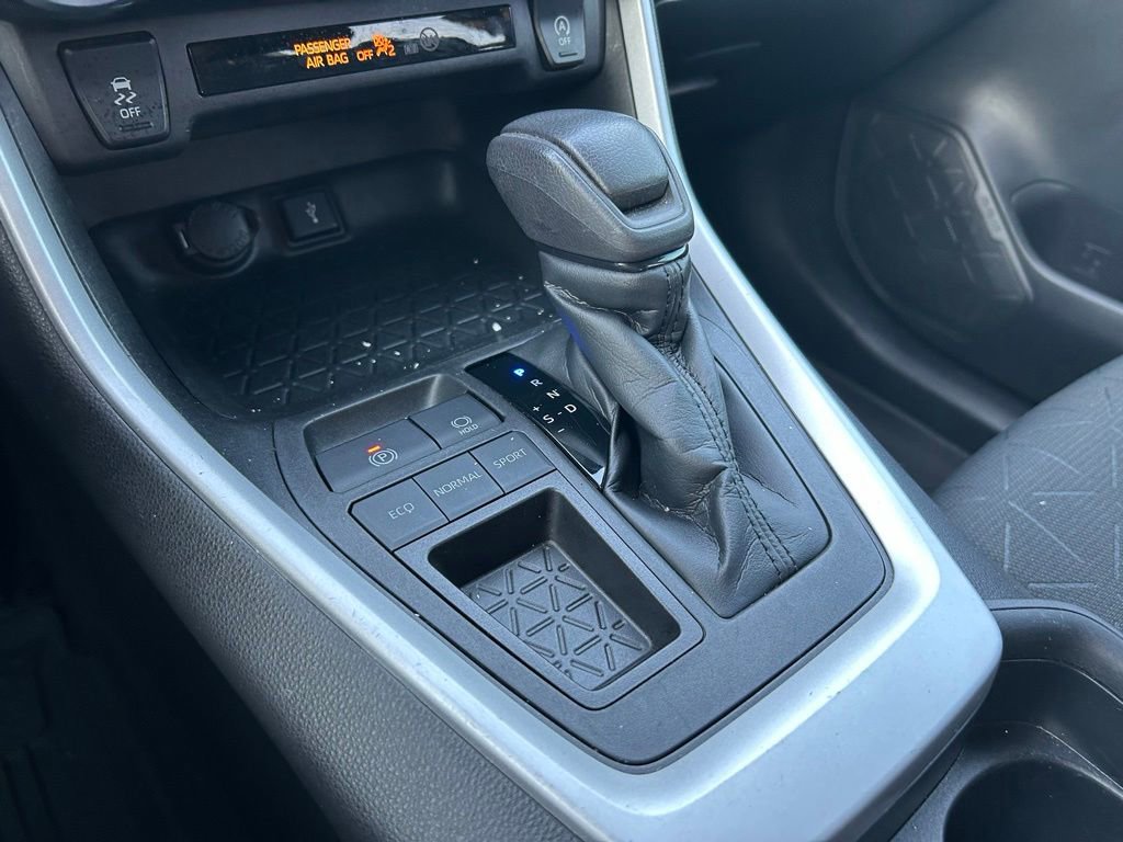 Used 2021 Toyota RAV4 XLE FWD image 28