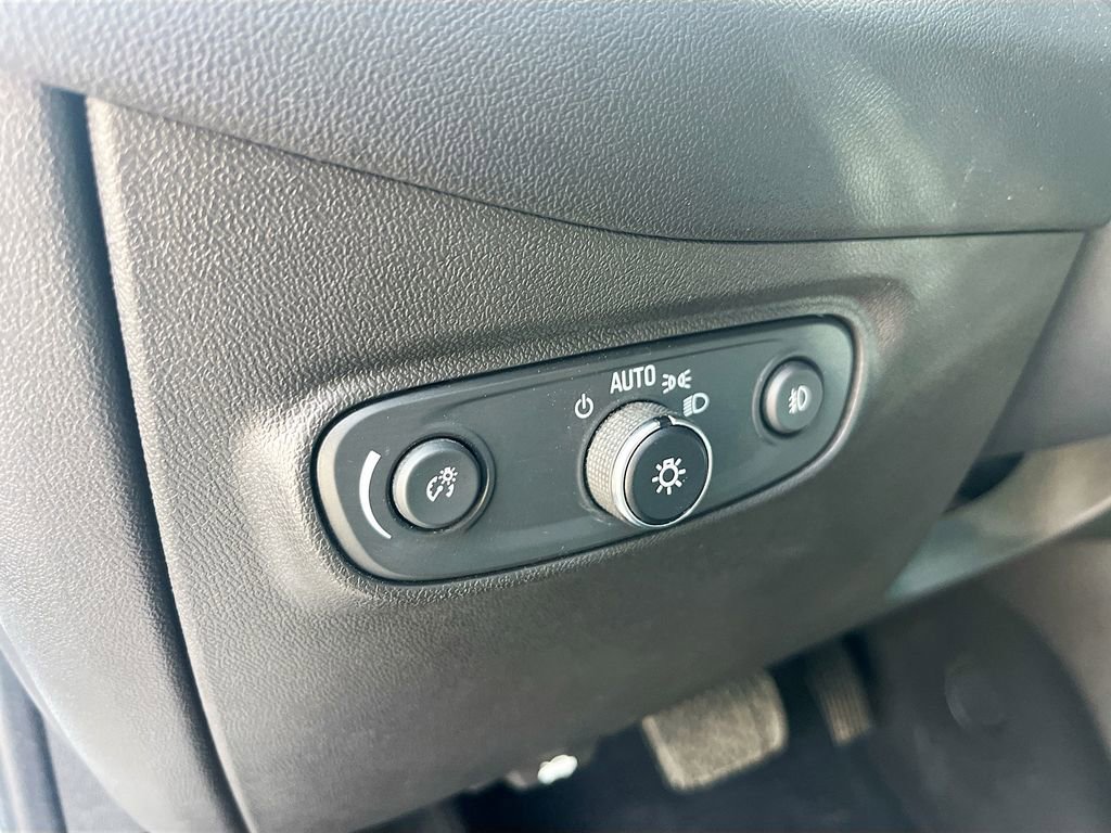 Used 2020 Chevrolet Equinox Premier FWD image 10