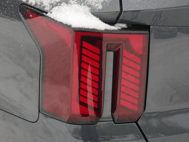 Used 2025 Kia Sorento SX FWD image 10