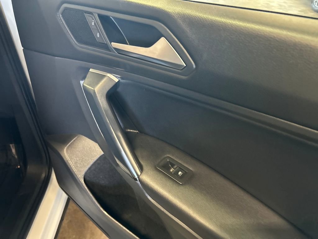 Used 2019 Volkswagen Tiguan SE image 31
