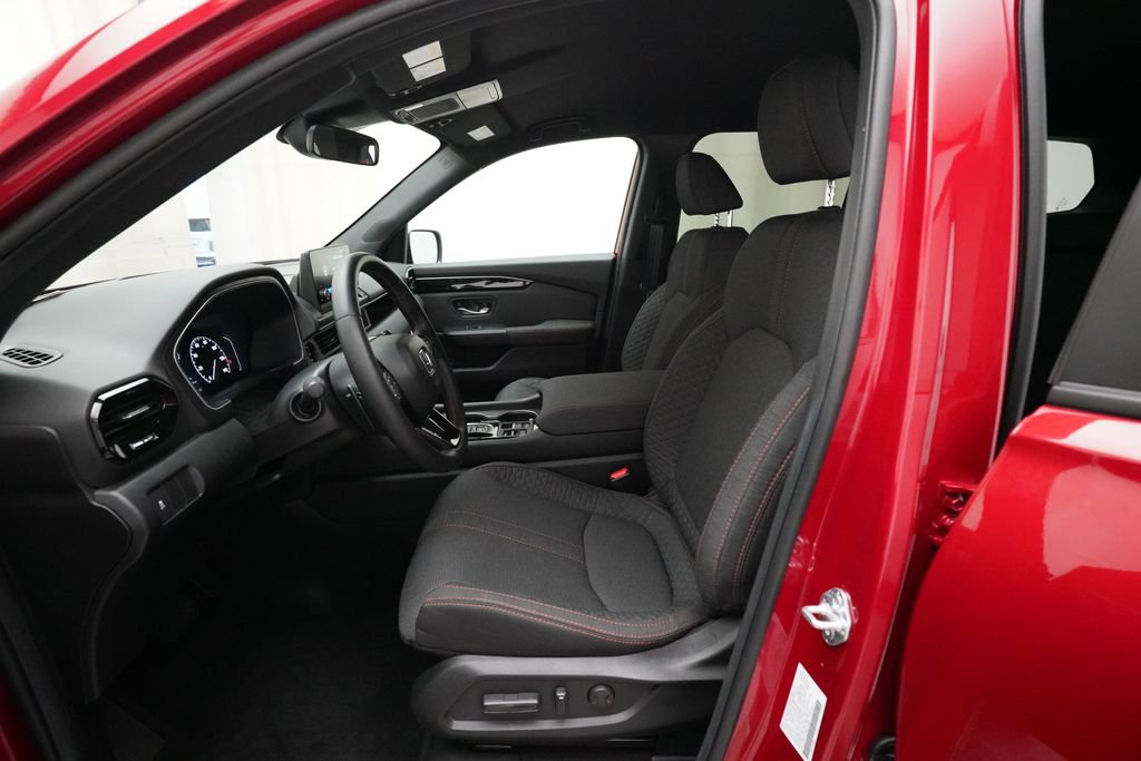 Certified 2025 Honda Pilot Sport image 7
