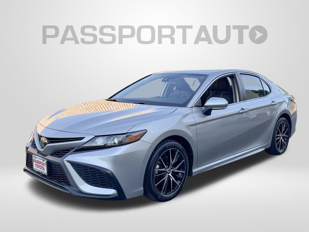 Used 2022 Toyota Camry SE w/ Convenience Package FWD image 1