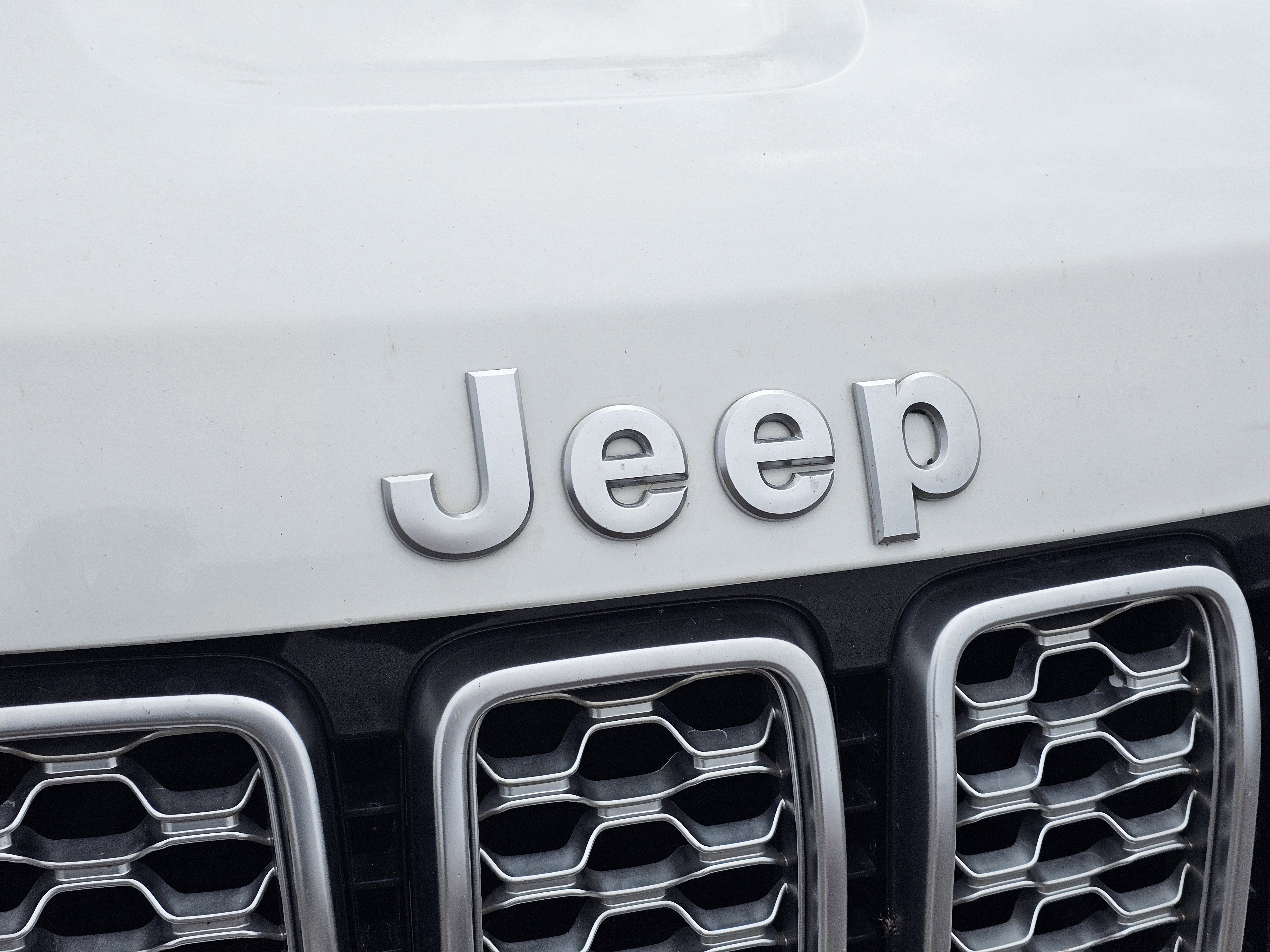 Used 2020 Jeep Grand Cherokee Summit image 3