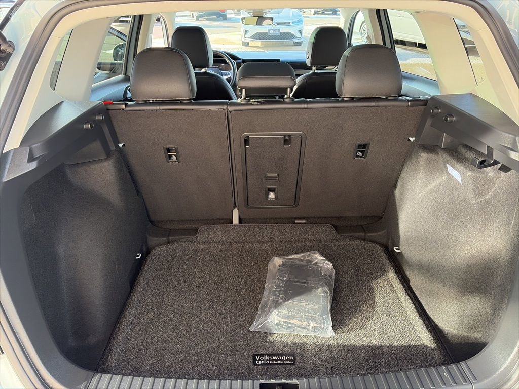 Certified 2025 Volkswagen Taos SE image 14