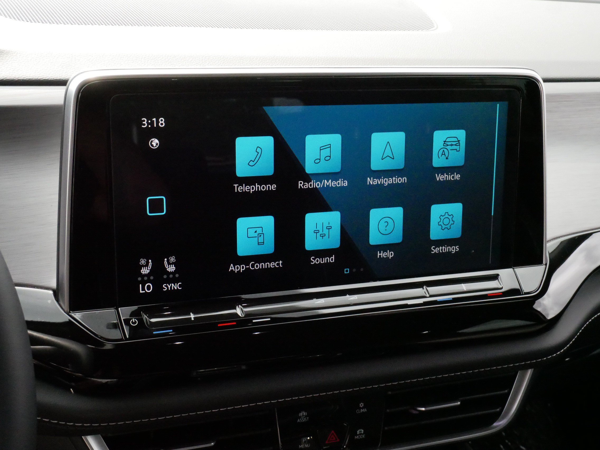 Certified 2024 Volkswagen Atlas Cross Sport SE w/ Panoramic Sunroof Package AWD/4WD image 22