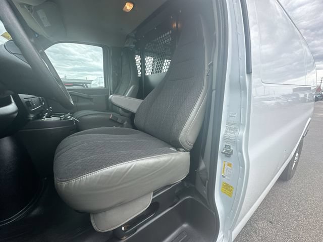 Used 2024 Chevrolet Express 2500 w/ Driver Convenience Package RWD image 4