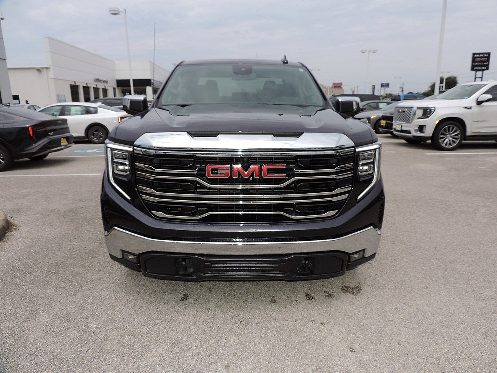 Used 2025 GMC Sierra 1500 SLT RWD image 2