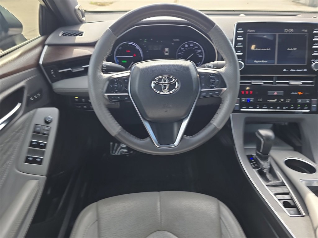 Used 2021 Toyota Avalon Limited image 15