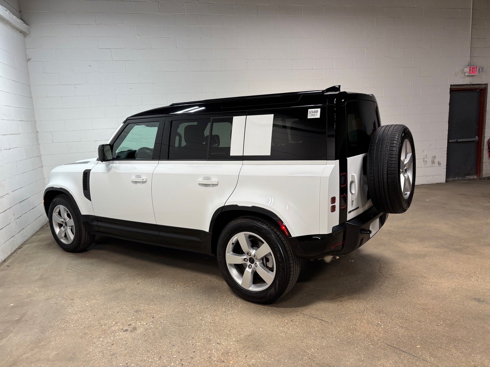 Used 2026 Land Rover Defender 110 X-Dynamic SE AWD/4WD image 10