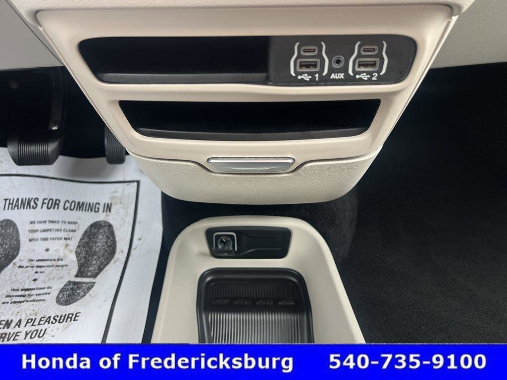 Used 2023 Chrysler Pacifica Touring-L image 23