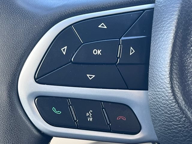 Used 2023 Chrysler Pacifica Limited FWD image 23