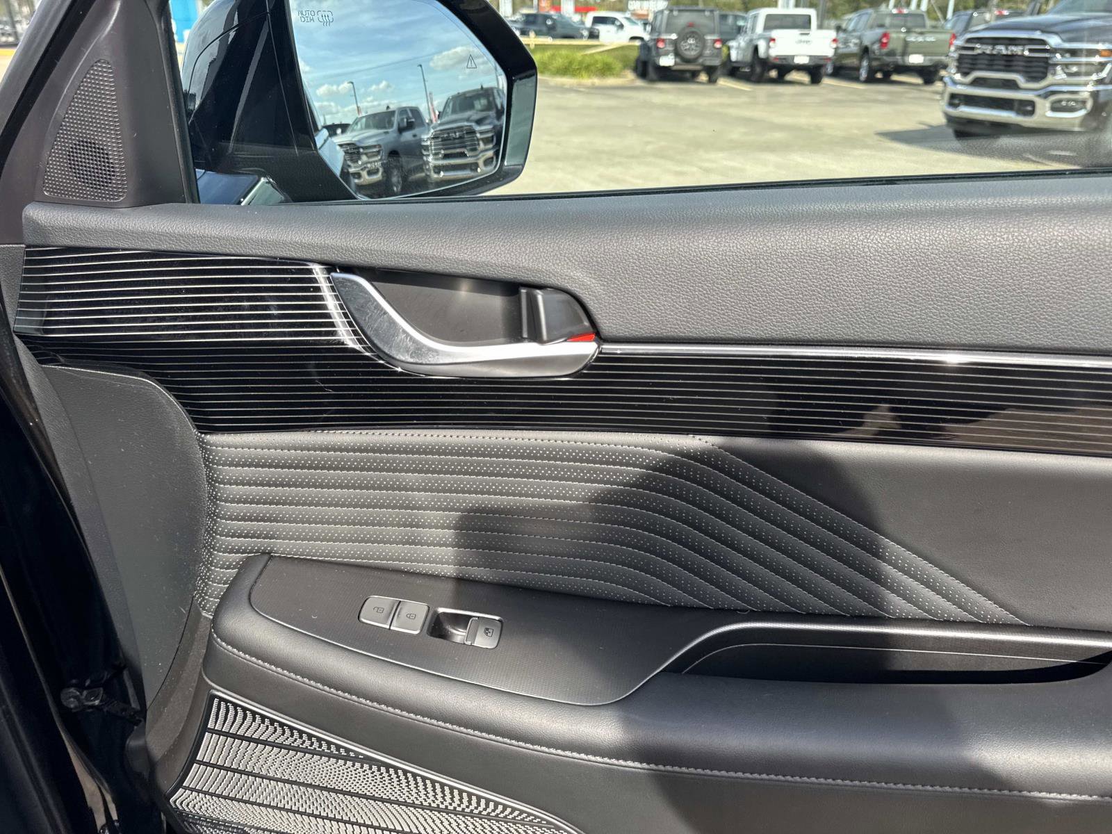 Used 2025 Hyundai Palisade Calligraphy image 14