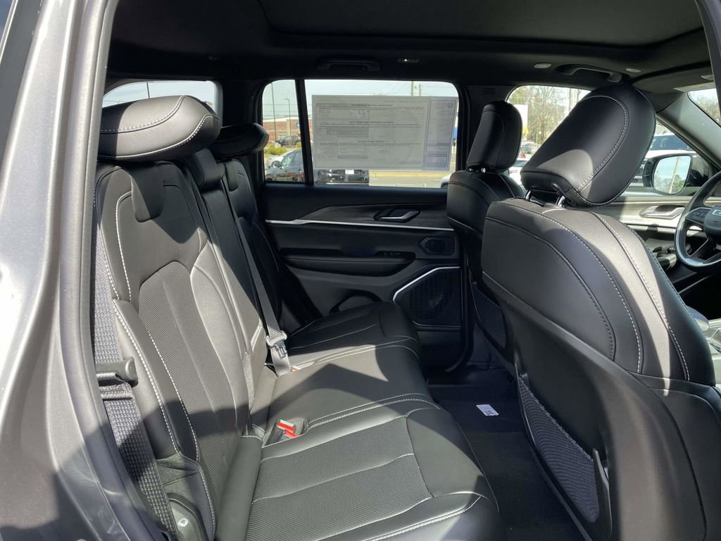 New 2026 Jeep Grand Cherokee Limited w/ Luxury Tech Group II image 17