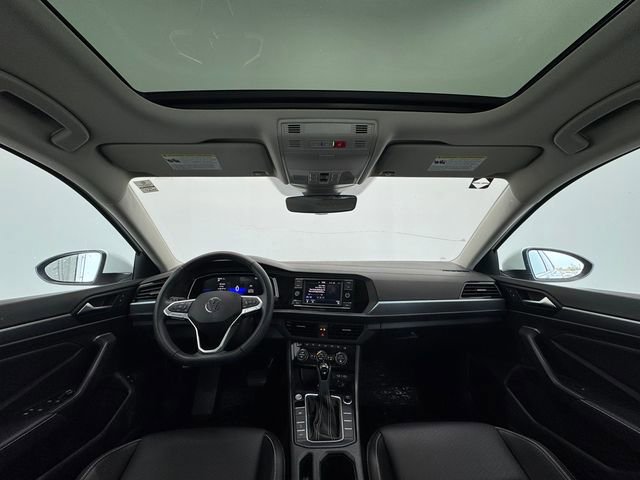 Used 2024 Volkswagen Jetta SE image 19