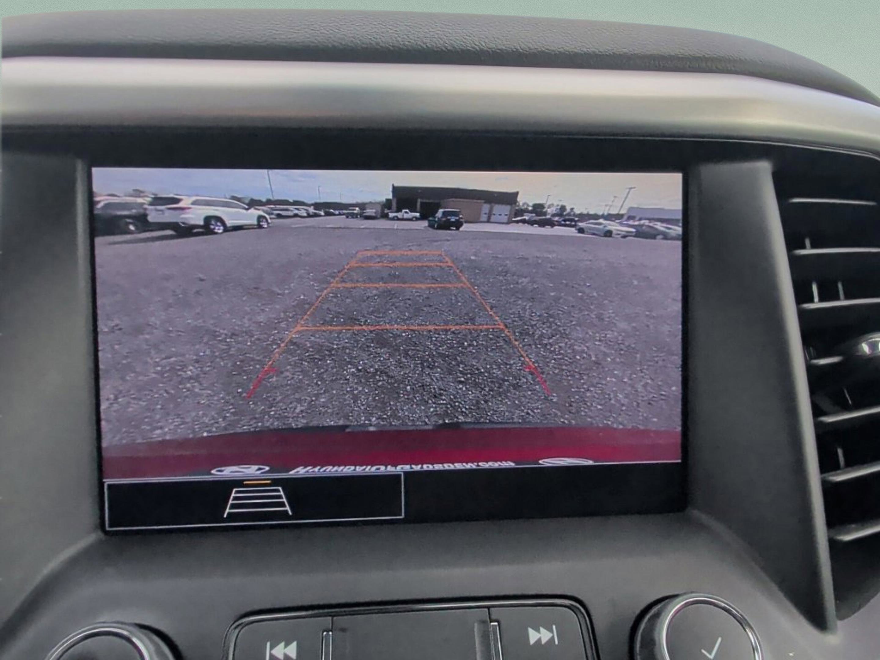 Used 2023 GMC Acadia SLE image 16