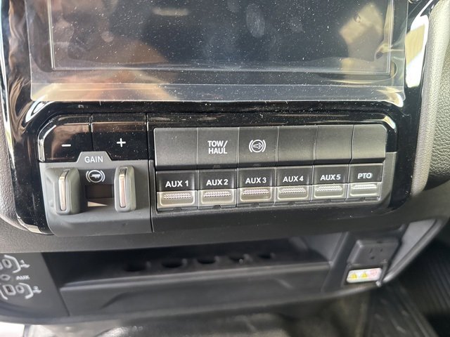 New 2025 RAM 4500 4x4 Crew Cab DRW image 32