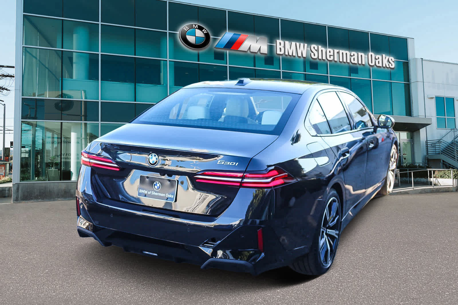 Used 2026 BMW 530i w/ M Sport Package RWD image 4