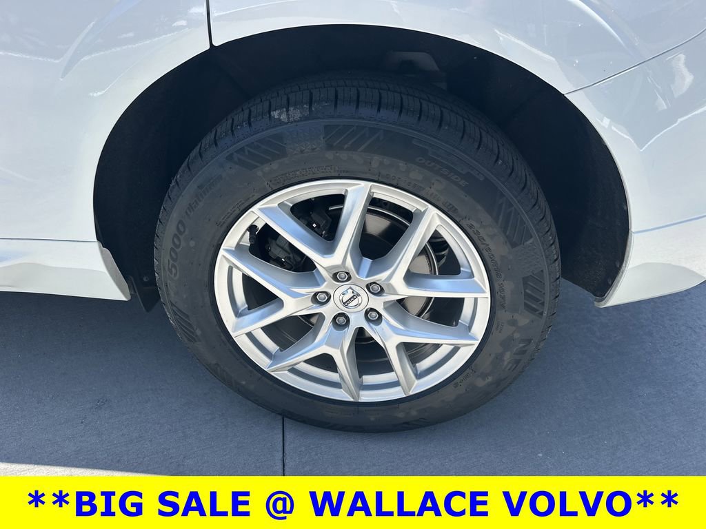 Used 2021 Volvo XC60 T5 Momentum w/ Climate Package AWD/4WD image 11