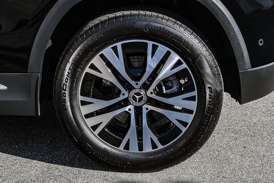 Used 2025 Mercedes-Benz GLA 250 4MATIC image 11