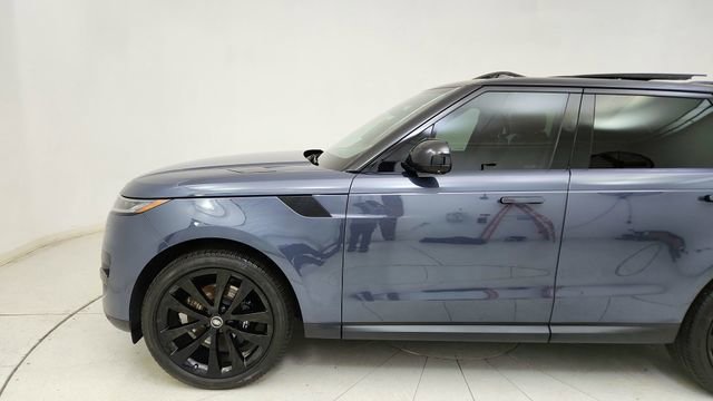 Used 2025 Land Rover Range Rover Sport SE image 4