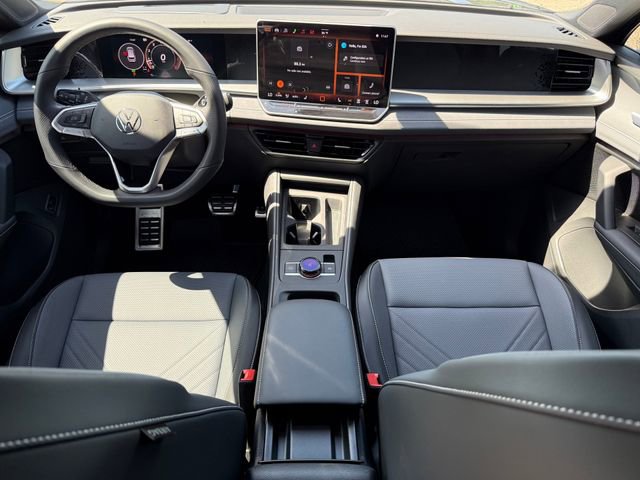 Certified 2026 Volkswagen Tiguan SE R-Line FWD image 17