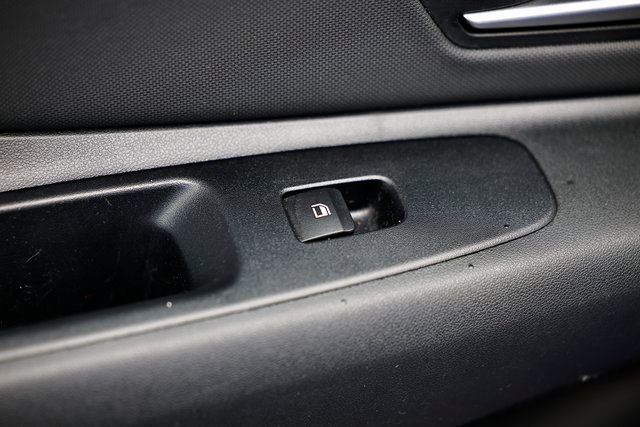 Used 2025 Hyundai Elantra SEL image 24